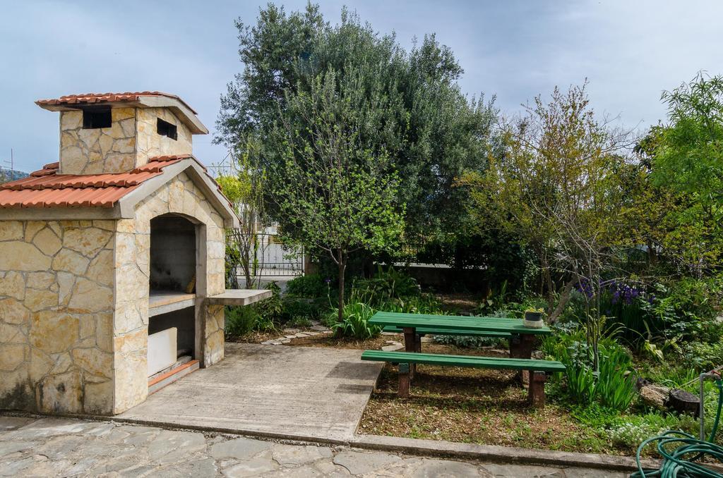 Apartments Leo Orebic Exterior photo
